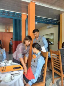 Jurusan Food and Beverage Service